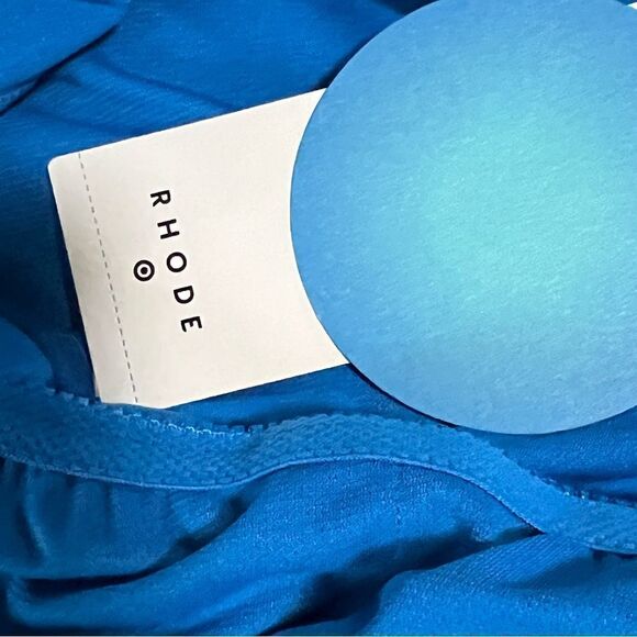 NWT New RHODE Zinnia Floral Print
One Piece Swimsuit Blue Size
Large 12-14 - Picture 8 of 12